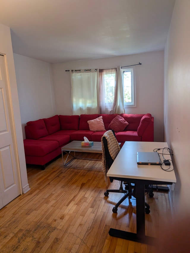 Appartement 3 1/2 saint-hubert 1200$ pour le 1er octobre — photo 1