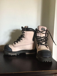 Work boots Size 3 fit like ladies 5 pink Dakota 529 $25