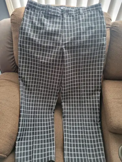 Mens new Izod black & grey golf pants size 38Wx 30L won these and don't fit asking 50
