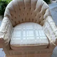 Rotatating white Chair 