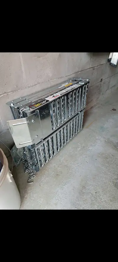 Use this heavy duty steel ramp to load vehicles and equipment onto trucks, trailers and more. It fea...