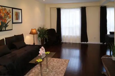 Gorgeous 3BR + Den w/Walkout Basement–Ravine Lot– Aurora Heights