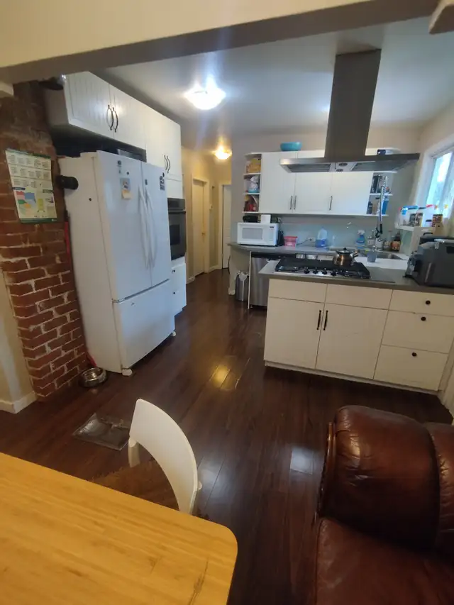 looking for a roommate in British Columbia in Canada - Image 10