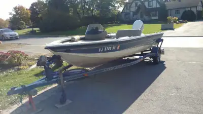 2005 Crestliner CMV 1750 bass boat, or fishing boat, 17.5 feet long, 90HP, two new batteries replace...