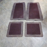 Tapis d'auto 10$ le set (4)