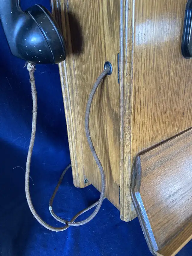 Antique Wood Telephone & receptor.. vintage wooden phone in Arts & Collectibles in Ottawa - Image 6