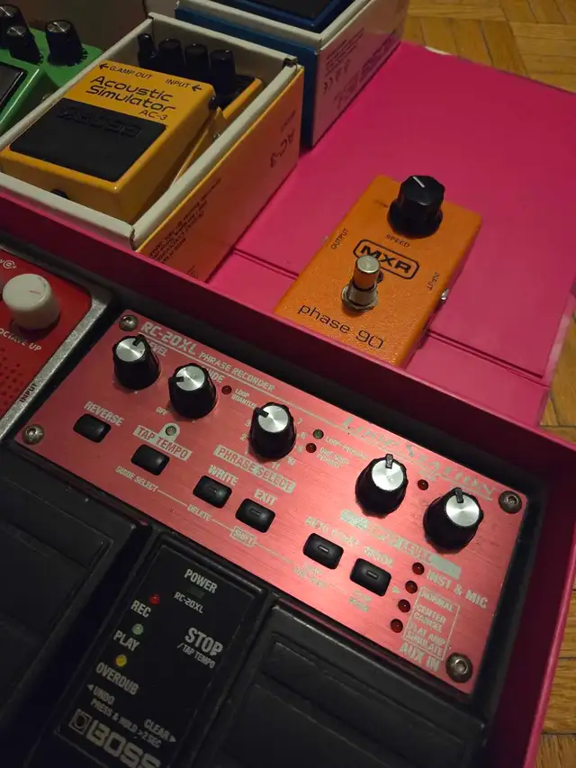 Pedals and pedalboard for sale. in Amps & Pedals in City of Toronto - Image 5