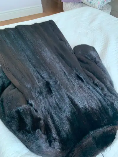 Manteau de vison noir, faites moi une offre, View more