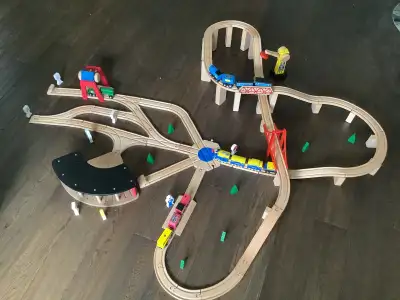 wooden train Melissa & Doug to built, View more