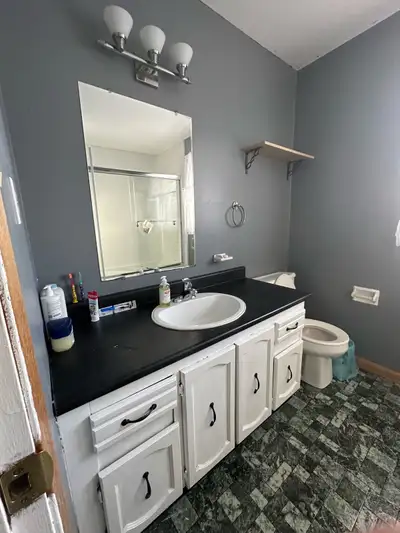 Belleville – 2 Private ($650) Spacious Rooms for Rent One bright and spacious private room available...