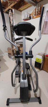 Elliptical Tempo Fitness 610E