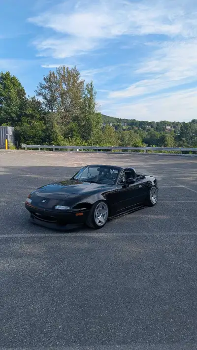 Mazda Miata 1995 136 000mile / 219 000km Moteur 1.8L Équipements : - Vitre électrique - Miroir élect...