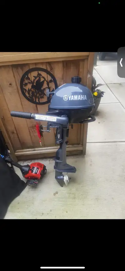 Great Condition Boat Perfect for fishing Yamaha 2.5hp motor included (used once) Call me 2504601903...