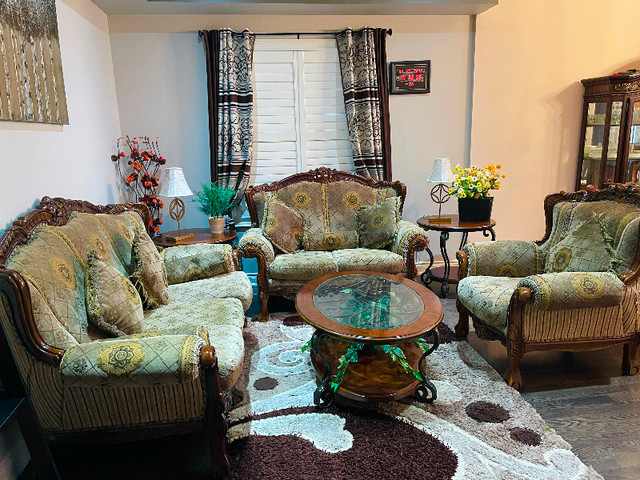 Living room sofa set with area rug for sale dans Sofas et futons  à Région de Mississauga/Peel - Image 3