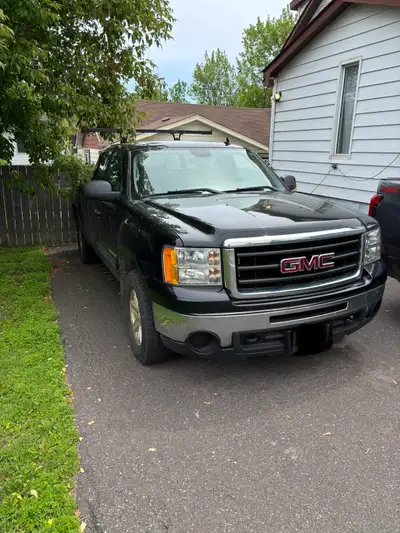Truck runs great. 5.3 V8 Engine. Lots of work done to the truck over recent years. No leaks, 2 sets...