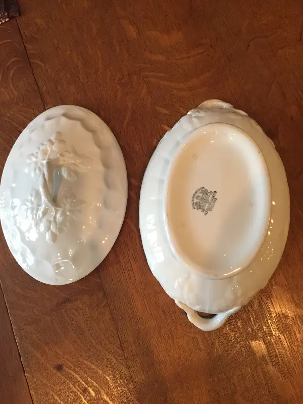Vintage porcelain tureen63234577649539120