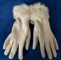 NEW ladies winter gloves beige soft warm size Small fur detail