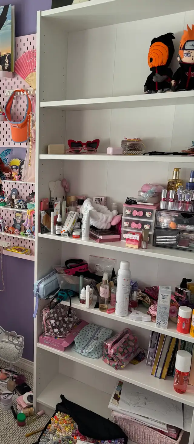 white shelf523049764295823361