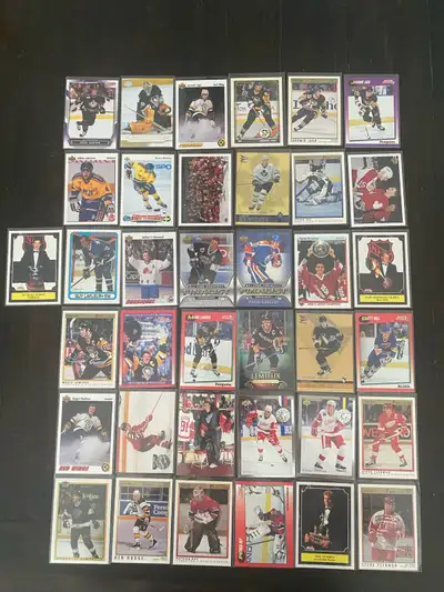 I’m selling a HOCKEY CARD LOT that contains 37 cards. I live in Evergreen SW.
