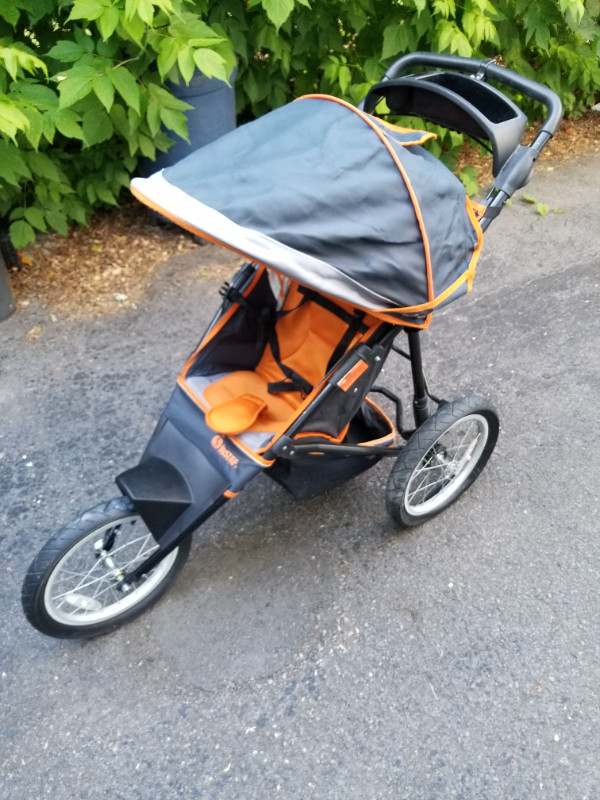 Poussette tout-terrain et de jogging dans Poussettes, porte-bébés et sièges d'auto  à Laval/Rive Nord - Image 4