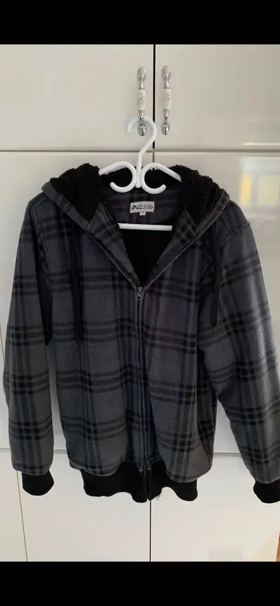 MANTEAU DOUBLÉ AVEC CAPUCHON SMALL ’20$, View more