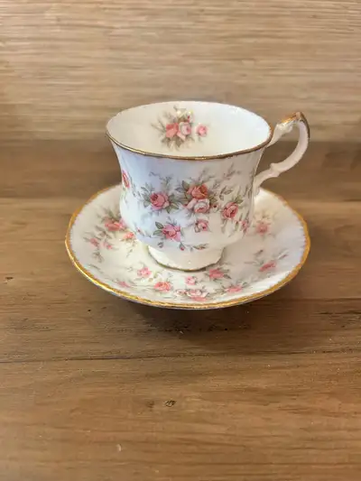 Tasse  soucoupe Paragon Victoriana Rose vintage teacup and sauce, View more