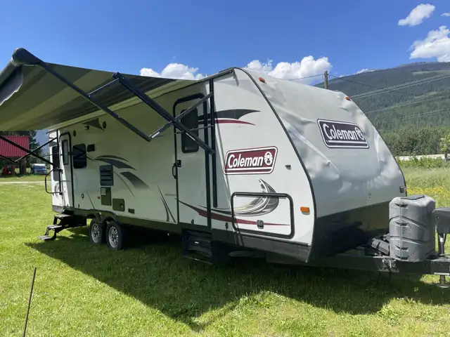 Coleman 260RL 30' Travel Trailer with pristine interior in Travel Trailers & Campers in Revelstoke - Image 11