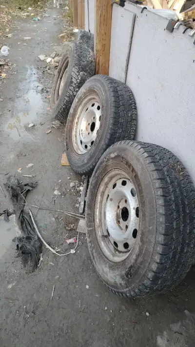 4 Dodge Ram 1500 Rims and Snow tires 245/75R17. They were extras for winter my comes with center cap...