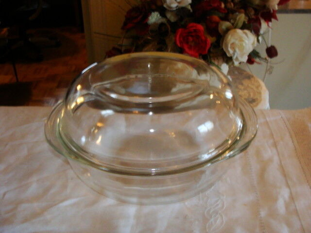 Gros pyrex rond, USA, pour four seulement in Arts & Collectibles in Laval / North Shore