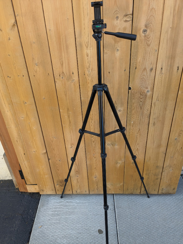 50". TRIPOD WITH MOBIFOTO SMART PHONE ACCESSORY in Cameras & Camcorders in Petawawa - Image 3