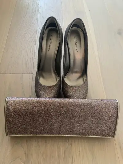 High heels and purse / Talons et sac à main, View more