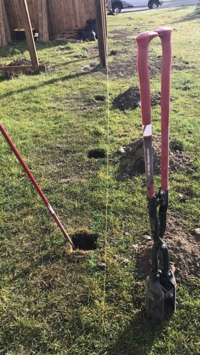 Post and fence  in Other in Oshawa / Durham Region