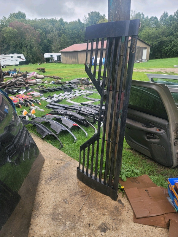 Tons of 99 to 07 silverado sierra parts Auto Body Parts Owen Sound