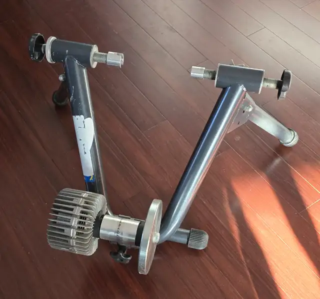 Bike Trainer Stand  - Heavy duty in Exercise Equipment in Ottawa - Image 2
