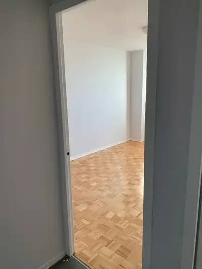 Prime location with excellent convenience! Looking for a new, clean, comfortable, and budget-friendl...