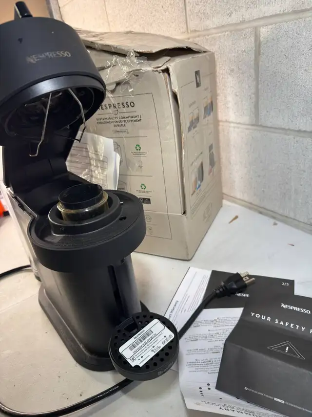 Nespresso Vertuo Next Coffee and Espresso Machine by Breville in Coffee Makers in Markham / York Region - Image 7