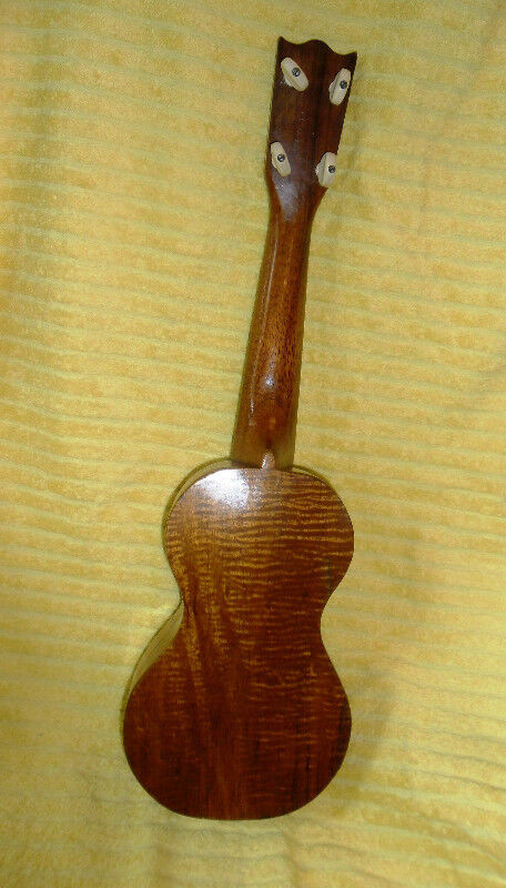 Vintage 1920s Leonardo Nunes Hawaiian Koa wood ukulele/ukelele dans Cordes  à Ville de Montréal - Image 3