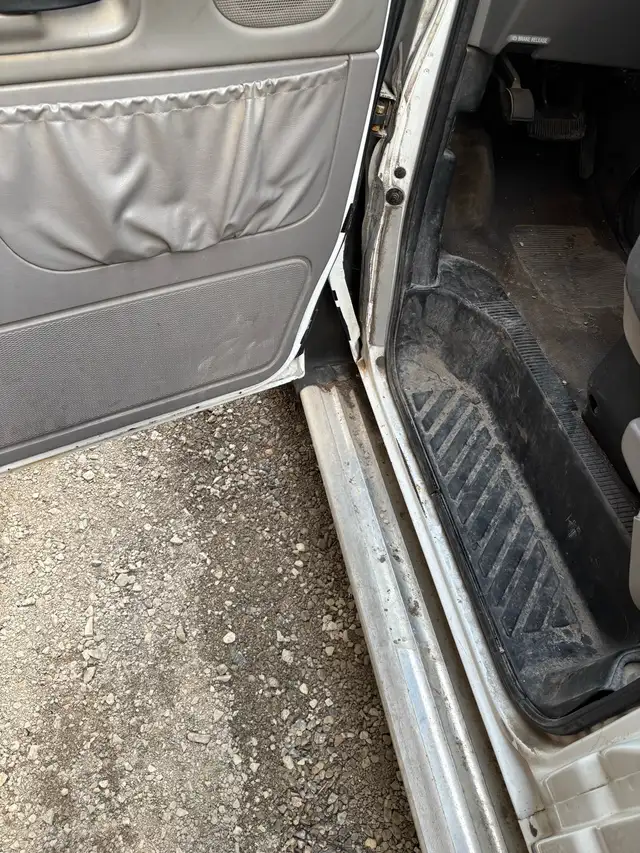 2001 Ford E-Series Window Van519422947183175681