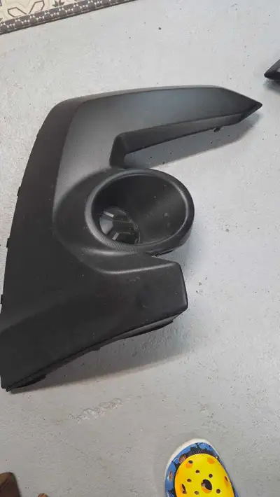 À VENDRE 2 Caches d’antibrouillard Subaru Crosstrek 2026 (OEM) Pièces d’origine neuves retirées lors...