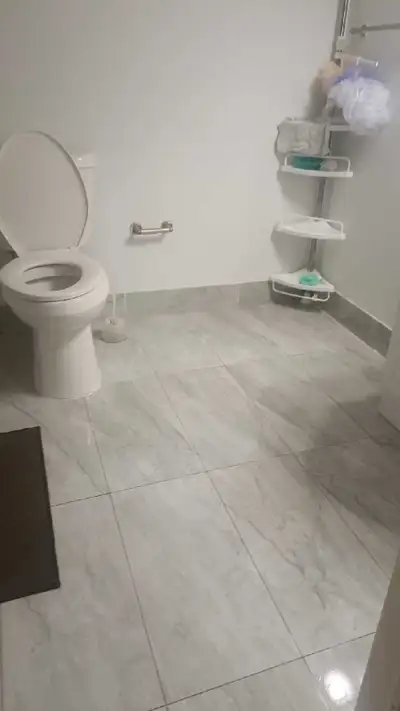 Looking for one girl to share room with another girl in a big basement Walk to nofril plaza ,bus sto...