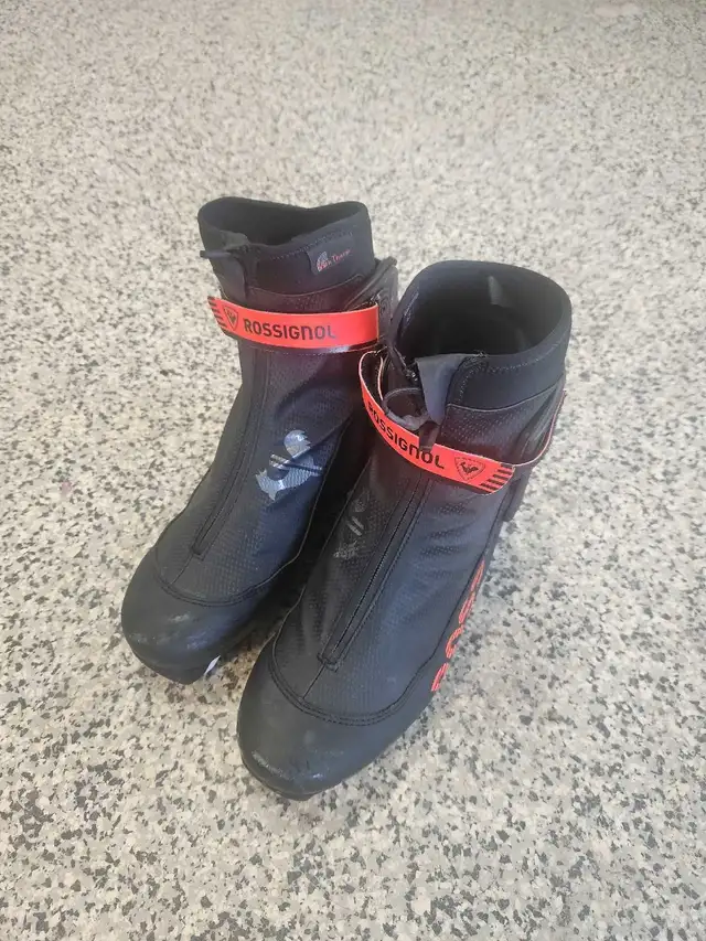 Rossignol Skate X-8 Boot: size 42 in Ski in Calgary - Image 5