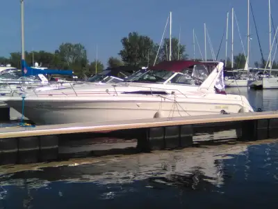 Excelent Condition 1990 Sea Ray 310 Sundancer. Very spacious withTwin Mercury V-drive engines. Sleep...
