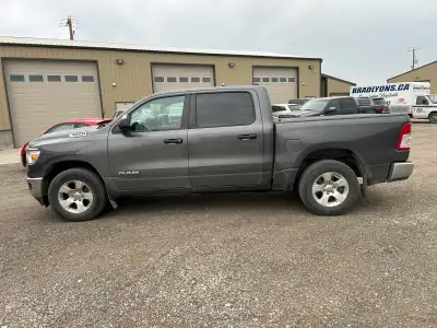 130000 km Smooth and quiet ride Brand new tires Tunneax cover Regular oil changes and maintenance 5....