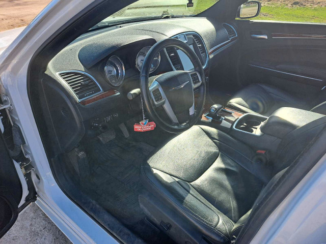2013 Chrysler 300 low kilometers in Cars & Trucks in Pembroke - Image 2