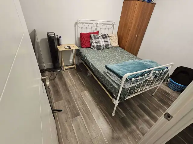 DEN ROOM AVAILABLE FOR RENT in Room Rentals & Roommates in Bedford - Image 3