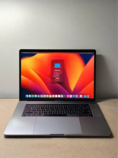 MacBook Pro (15-inch, 2017) 2.9GHz Quad Core i7 / 16GB RAM / 512