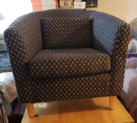 Black/Dotted Cub Chair