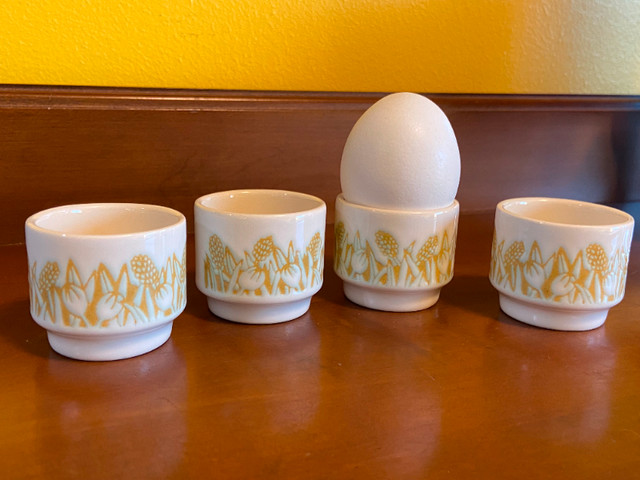 Vintage Retro Set of Four HORNSEA Pottery Egg Cups with Fleur in Arts & Collectibles in Oshawa / Durham Region - Image 2