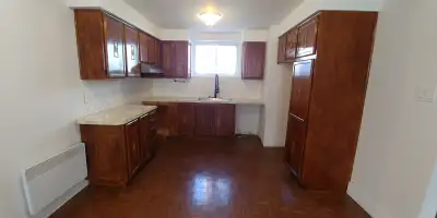 Beau et grand 5 1/2 dans rivière des prairies, 1400$. Vous n'avez qu'à déposer vos meubles et vos va...