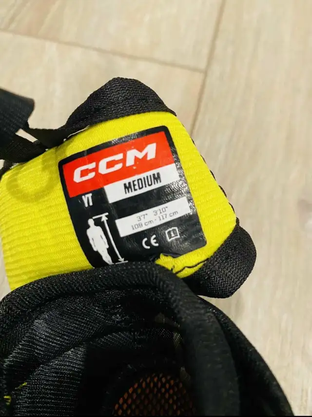 HOCKEY ELBOW PADS - CCM in Hockey in Calgary - Image 3